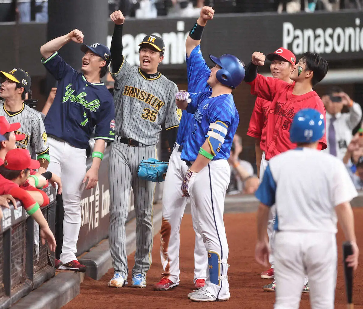 【画像・写真】全セDeNA・牧が主役！2打席連発でMVP　他球団のスター選手と「デスターシャ」共演