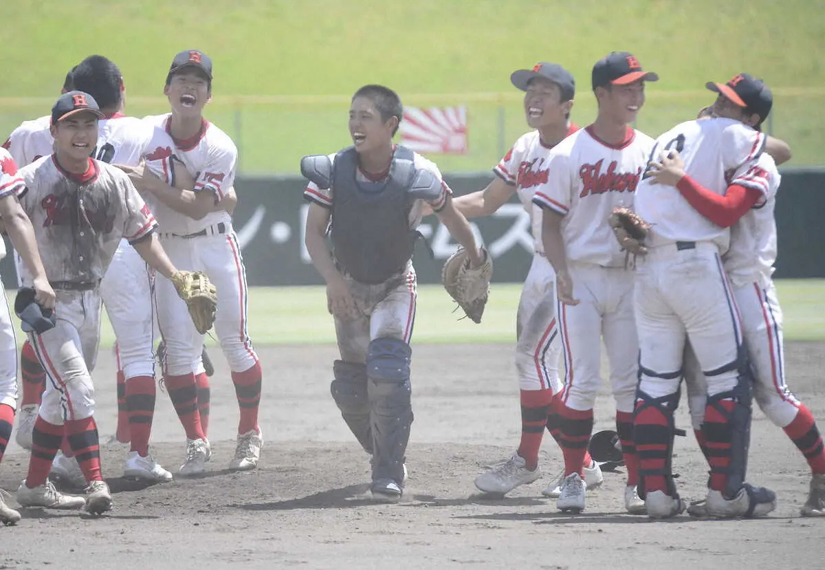 【画像・写真】【高校野球】北陸　2年ぶり夏切符　小矢主将はスクイズ失敗から切り替え、14球粘ってビッグイニング演出