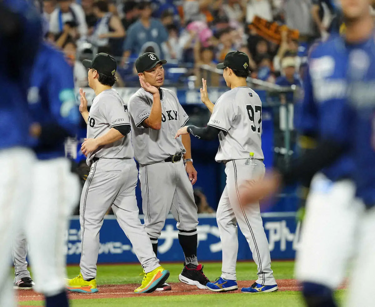 【画像・写真】巨人・阿部監督「凄い大きい1勝」　3回、急きょ杉内コーチをマウンドへ「10年早い、いってこい」と