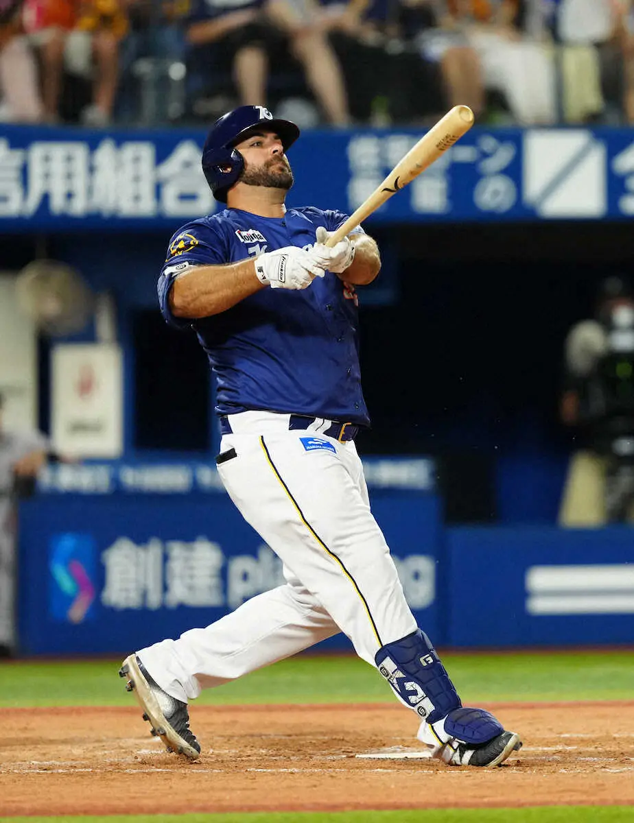 【画像・写真】DeNA　新助っ人フォードが来日初アーチ　2試合目での一発に「まだまだ状態を上げていきたい」　