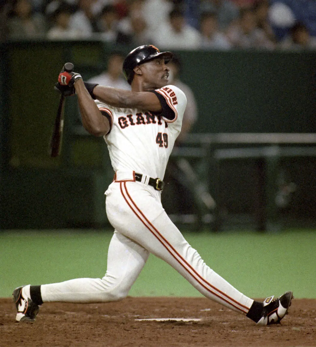 【画像・写真】ナイツ塙が「お笑いの原点」と真顔で明かした巨人助っ人のマネとは？「卒業アルバムに残ってる」