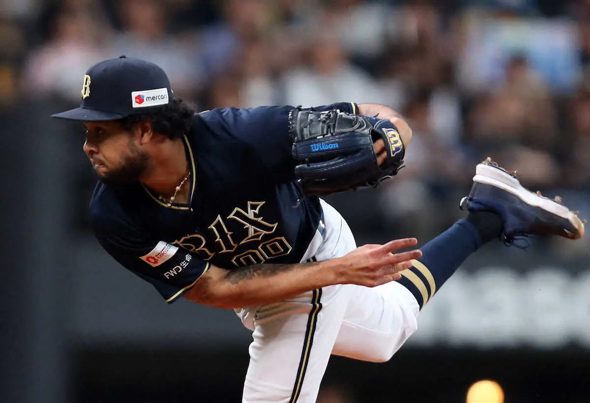 【画像・写真】オリ両助っ人にアクシデント　エスピノーザが一塁けん制時に転倒　セデーニョの右手指付近に直撃し途中交代