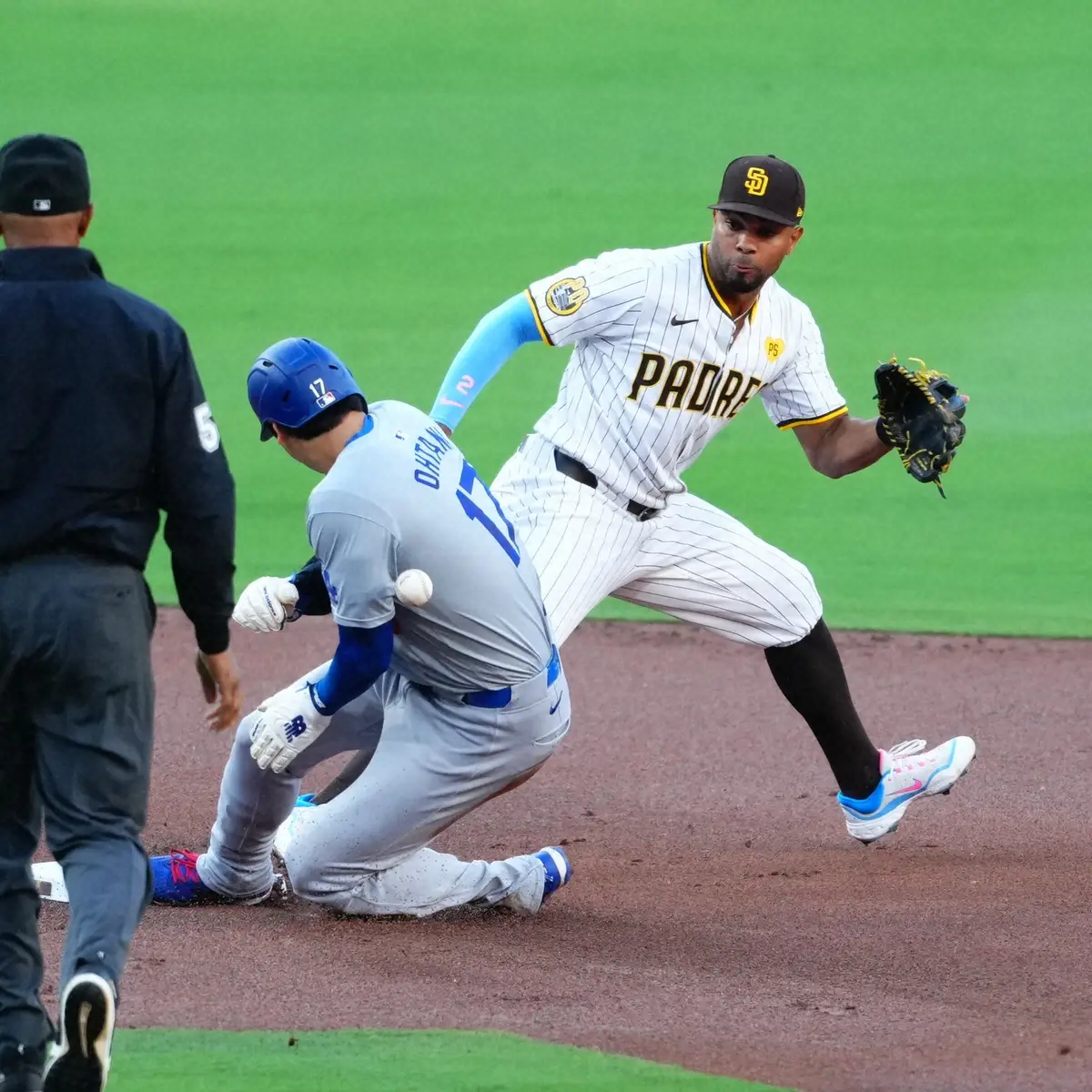 【画像・写真】大谷翔平　第1打席は四球　4戦連続、28個目盗塁成功も捕手送球当たってヒヤリ　大谷から一挙5得点