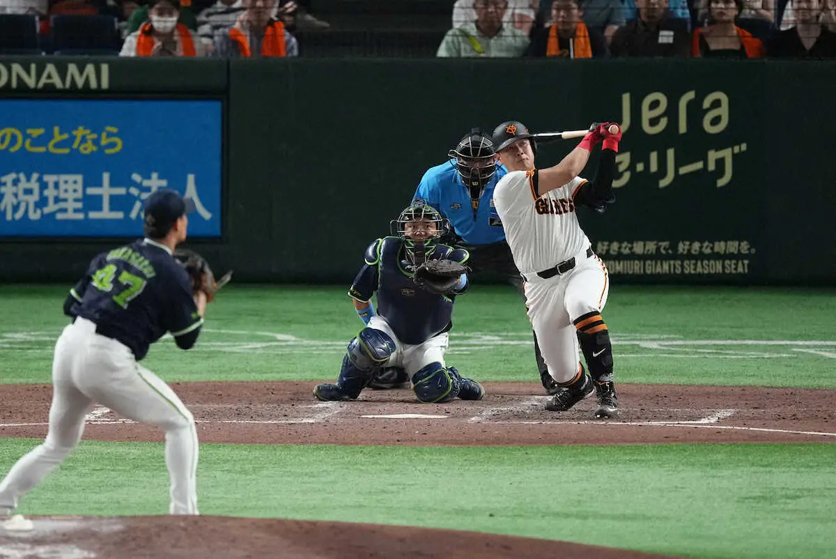 【画像・写真】お待たせ！巨人・岡本和真が今季最長22日ぶり＆16試合ぶり17号ソロ　打点も6試合ぶり