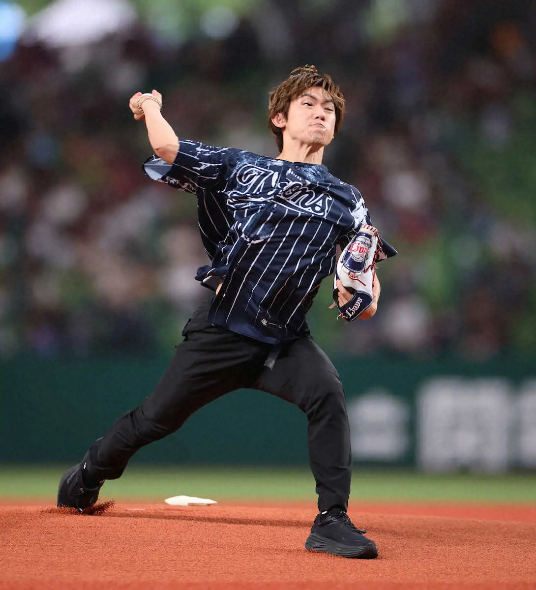 【画像・写真】EXILE・NAOTOが西武戦で始球式　112キロにどよめきも「115キロ目指していたので…」