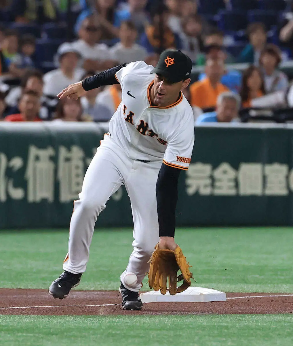 【画像・写真】巨人モンテスが“珍プレー”で死球認められず　「当たりにいった」と球審　16打席連続ノーヒットに