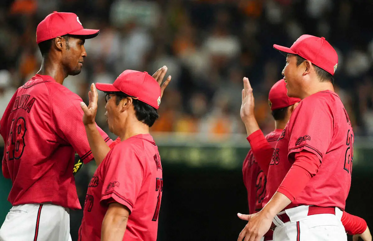 【画像・写真】広島・新井監督「期待以上の投球をしてくれた」アドゥワの初完封に笑顔　今季初7連勝で巨人に2差