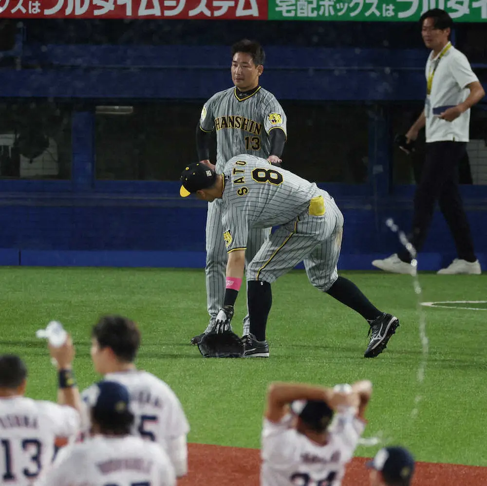 【画像・写真】阪神・岡田監督「全部、引っ張りやんか」　7年ぶりの1試合4併殺打で真夏の9連戦黒星発進