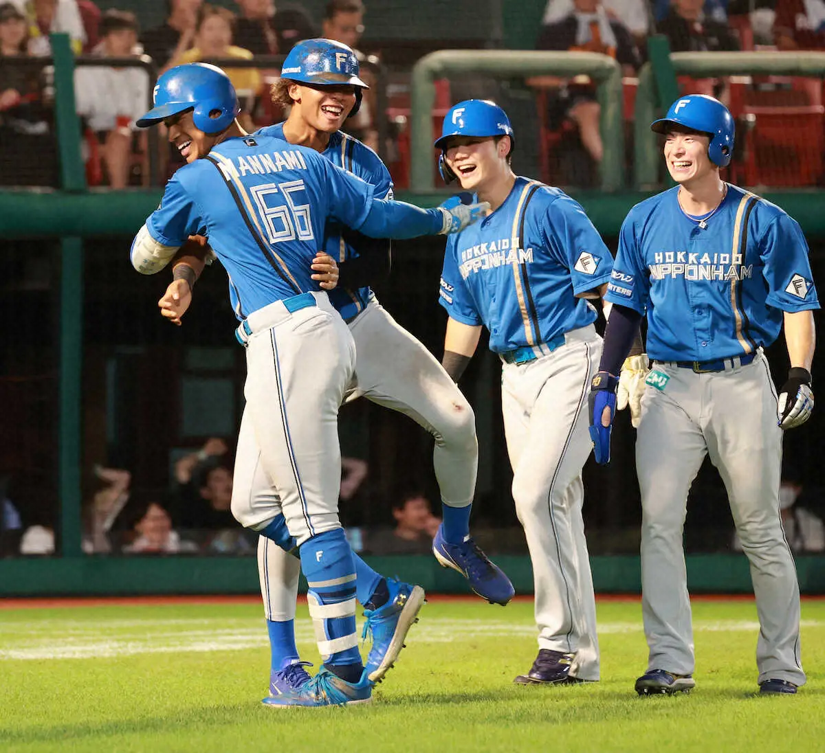 【画像・写真】日本ハム・万波　初の満塁弾！延長10回則本撃ち「ばっちりでした」　2位・ロッテに2差