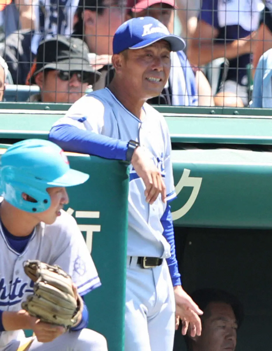 【画像・写真】【甲子園】小松大谷・西野監督　甲子園初校歌に笑顔、逆転強攻策は「田西の顔を見たら“やるぞ”という顔」