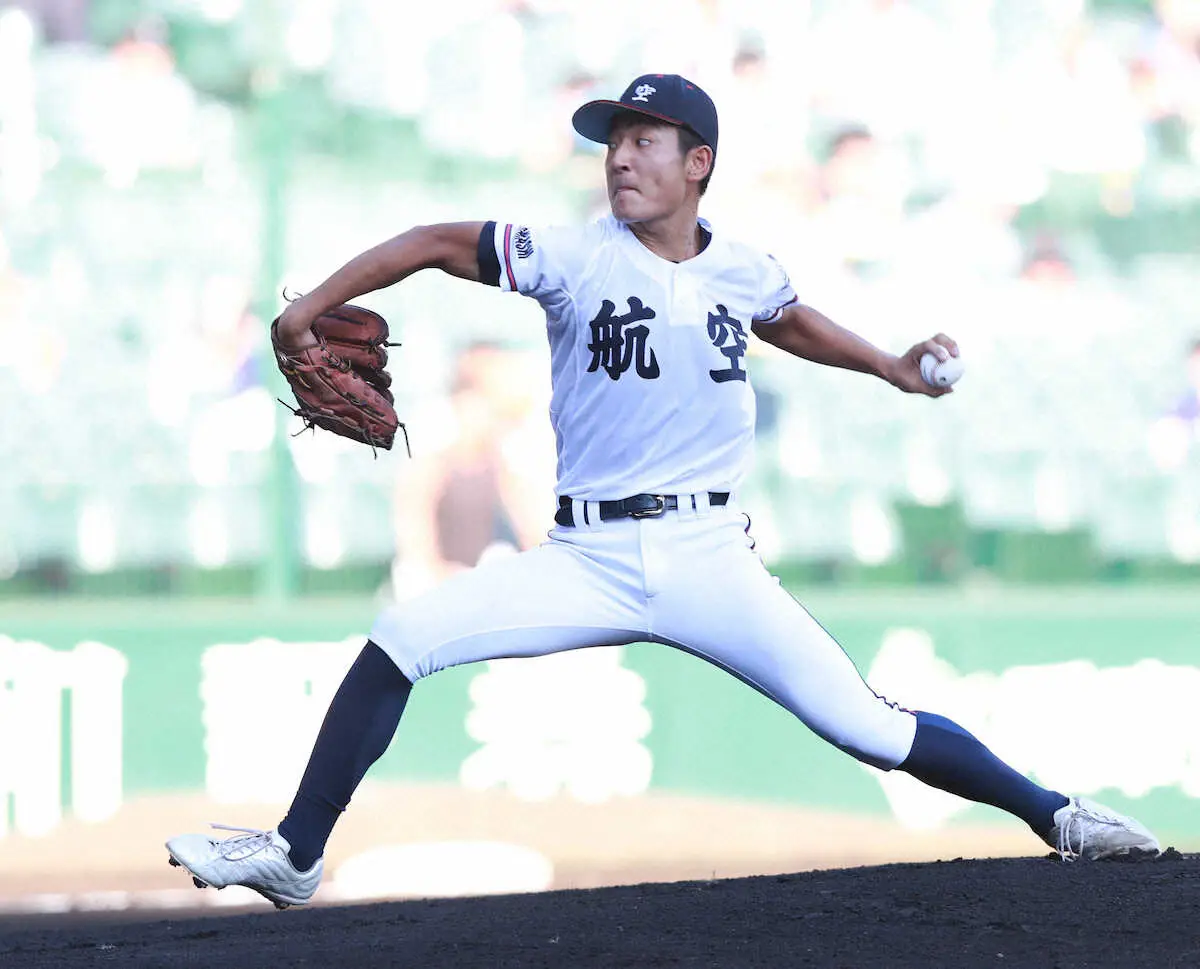 【画像・写真】【甲子園】日本航空・高木　鼻血を詰め物で止血、マウンド復帰に大きな拍手も…代打送られる無念