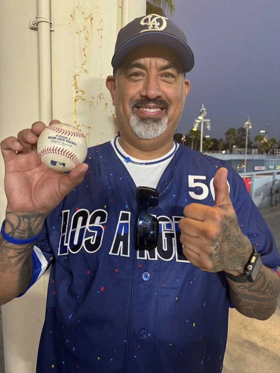 【画像・写真】ドジャース・大谷の本塁打球ゲットで「MVPトリオ」制覇