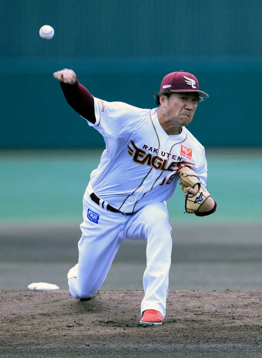 【画像・写真】富士大との練習試合に登板した楽天・田中将