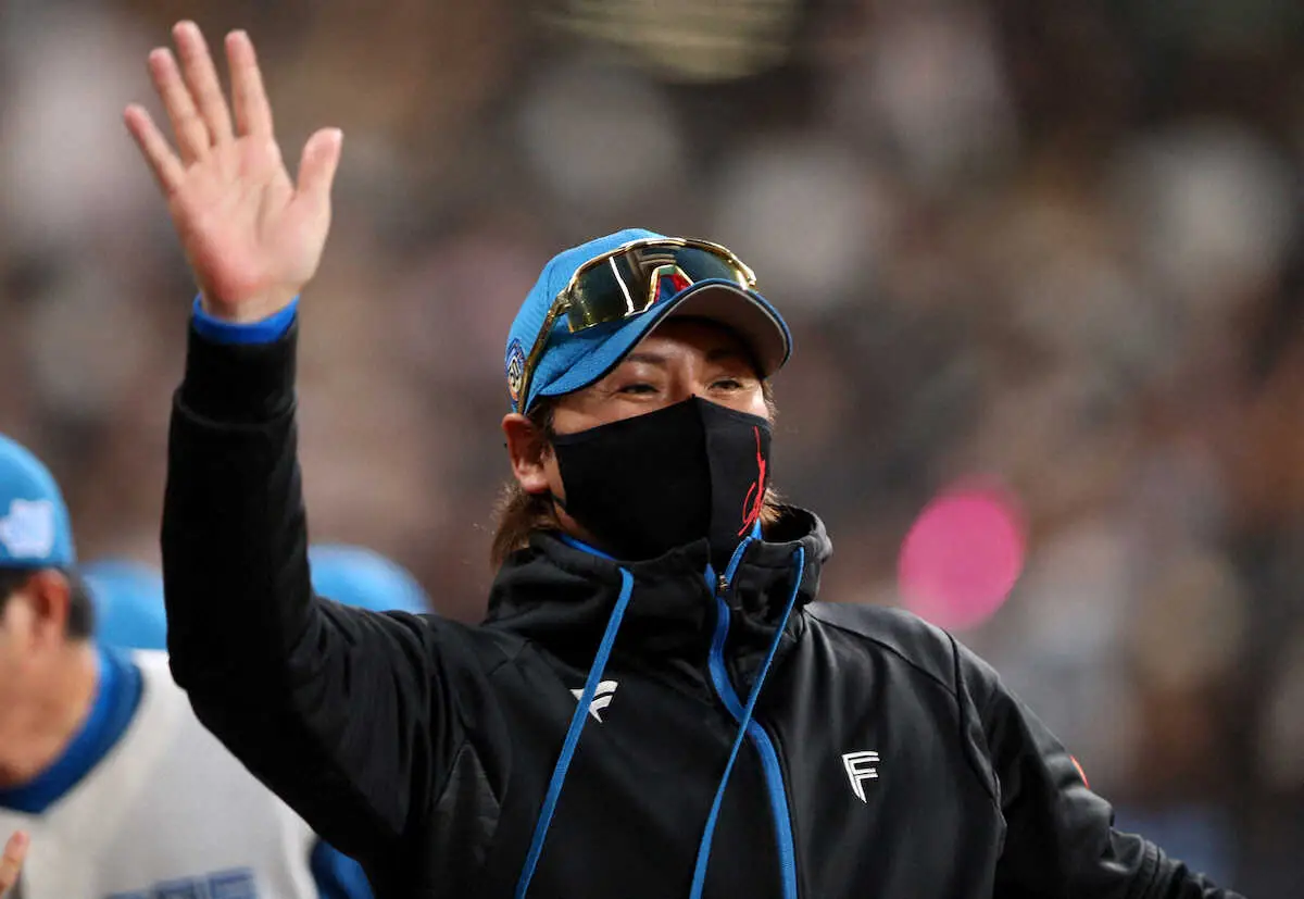 【画像・写真】日本ハム新庄監督　母校・西日本短大付の快進撃に「練習より西短の試合見た」「決勝まで行ける実力ある」