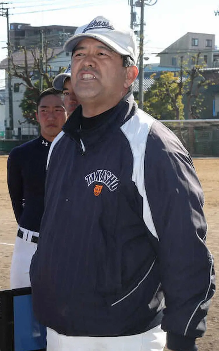 【画像・写真】巨人・浅野の母校・高松商の長尾監督「まだ通過点」　年俸1億円になって遠征用のバス買って