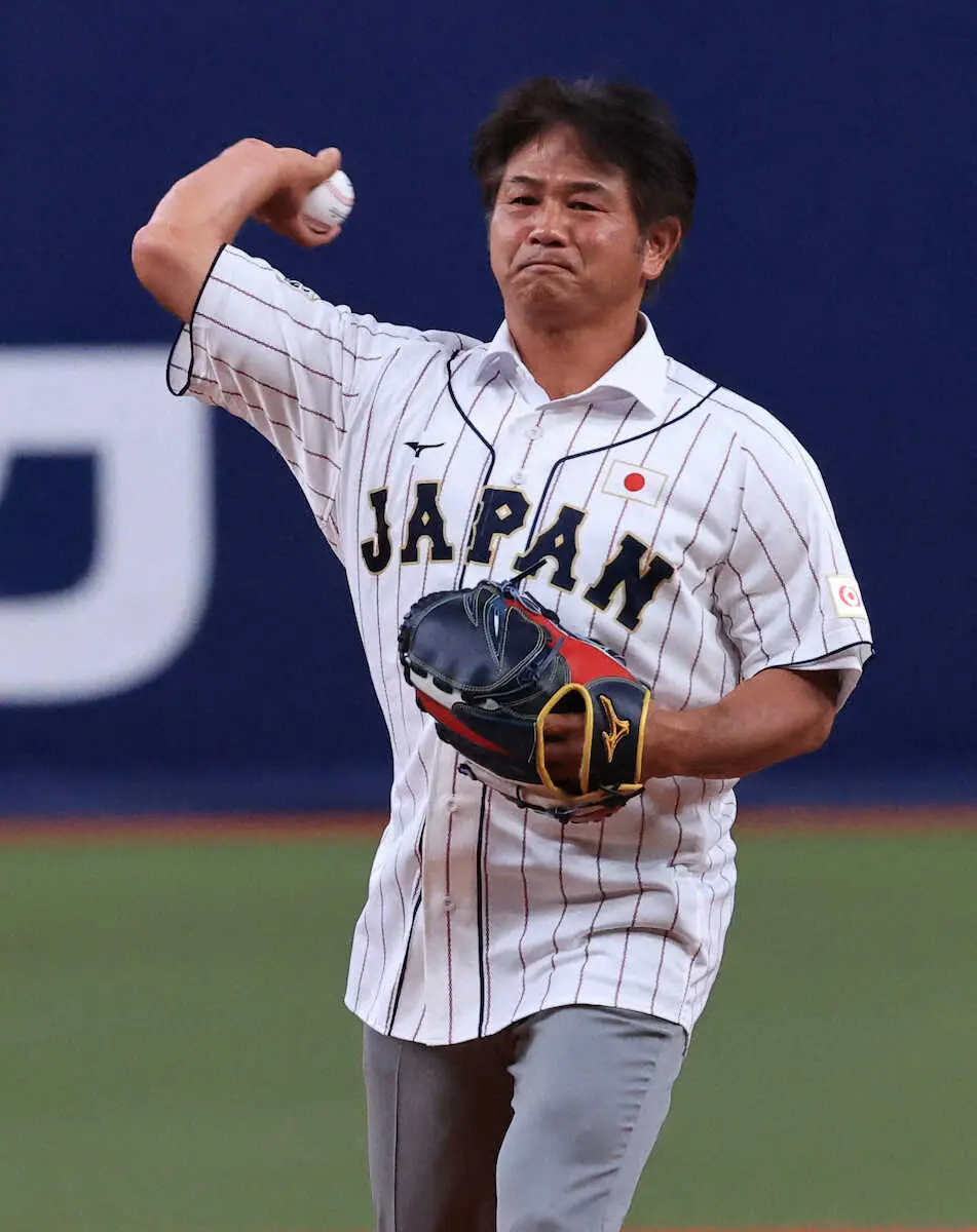 【画像・写真】オリックス―楽天戦でオリOBの谷佳知氏が始球式　京セラドーム来訪は「引退以来。懐かしい感じ」