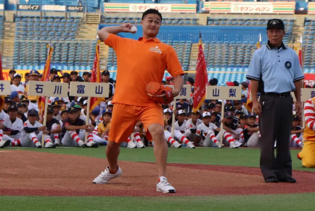 【画像・写真】ティモンディ・高岸　全日本学童軟式野球大会始球式でエール「前向きにチャレンジすれば、必ず成長できる」