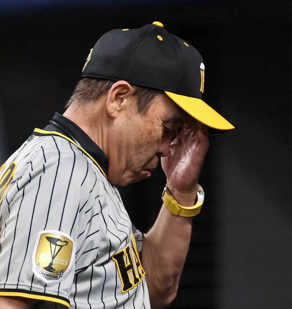 【画像・写真】阪神・岡田監督　3安打の打線に嘆き「ホームランばっか狙ってるんちゃう？」　首位広島と今季最大4・5差