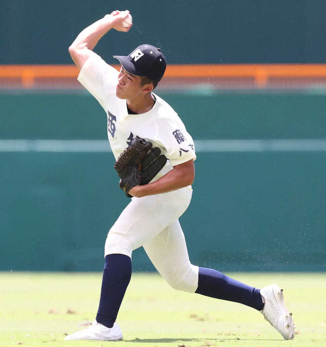 【画像・写真】【甲子園】西日本短大付　2点先制許すも右翼・斉藤が観戦の日本ハム新庄監督ばりの好返球で甲子園沸かせる