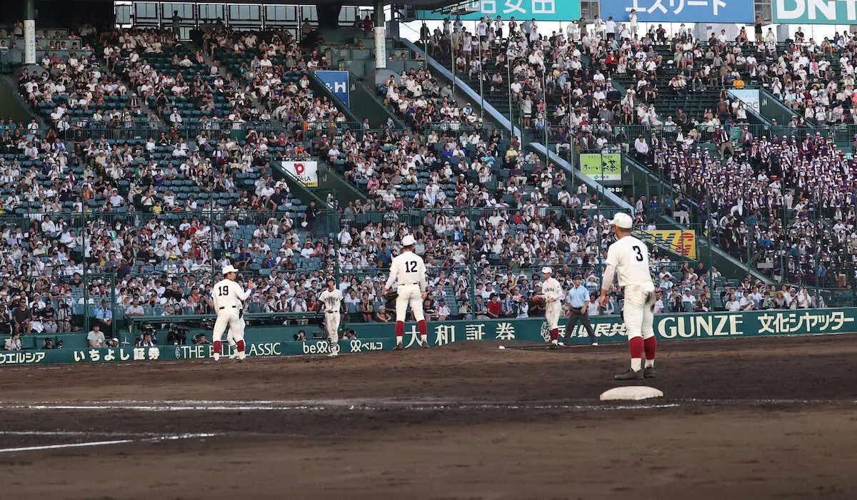 【画像・写真】早実の練習を重ねてきた内野5人シフト　内囿「トリッキーなプレーをしたとは思っていない」　