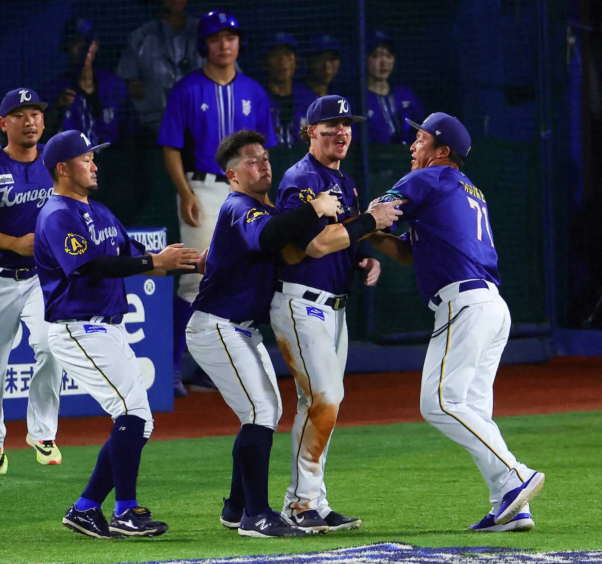 【画像・写真】1軍復帰のDeNA筒香　9回に代打出場も死球…一触即発の事態にスタジアムも騒然