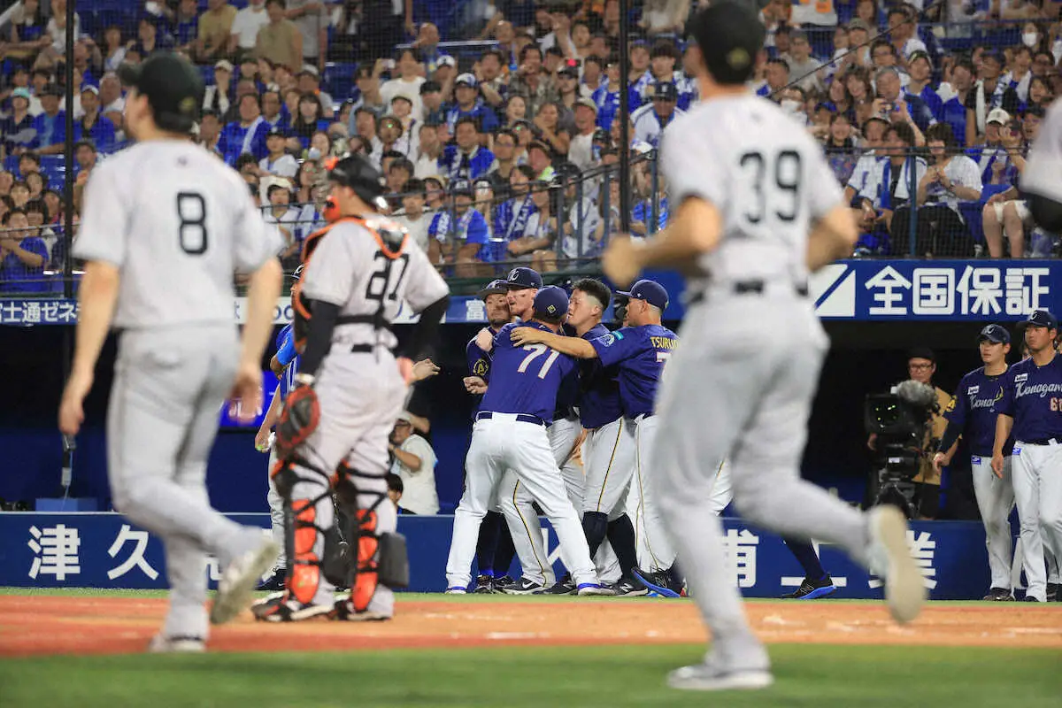 【画像・写真】巨人・大城卓に死球　直後にDeNA筒香にも…　両軍ベンチを出て一触即発ムードで警告試合に