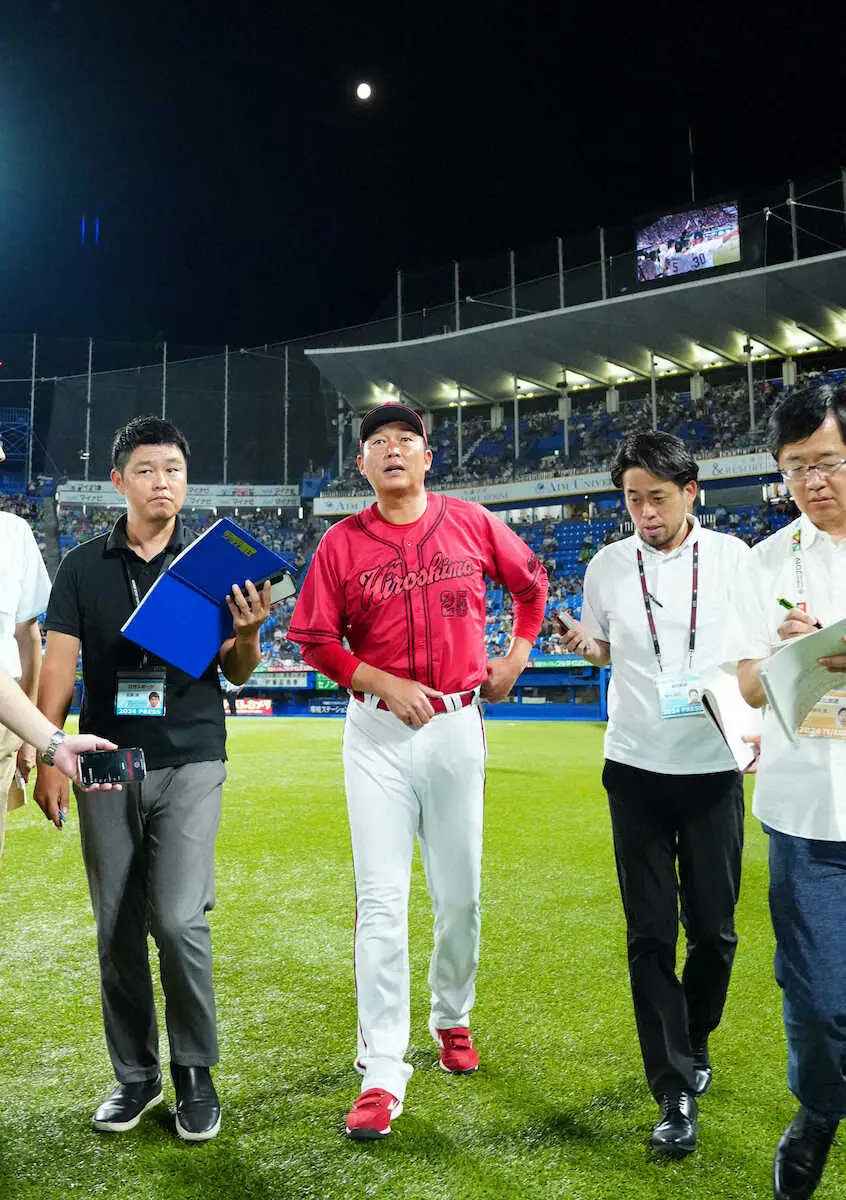 【画像・写真】広島・新井監督　6回途中6失点KOの大瀬良に「そういうこともある」　1試合2発の末包の復調も期待