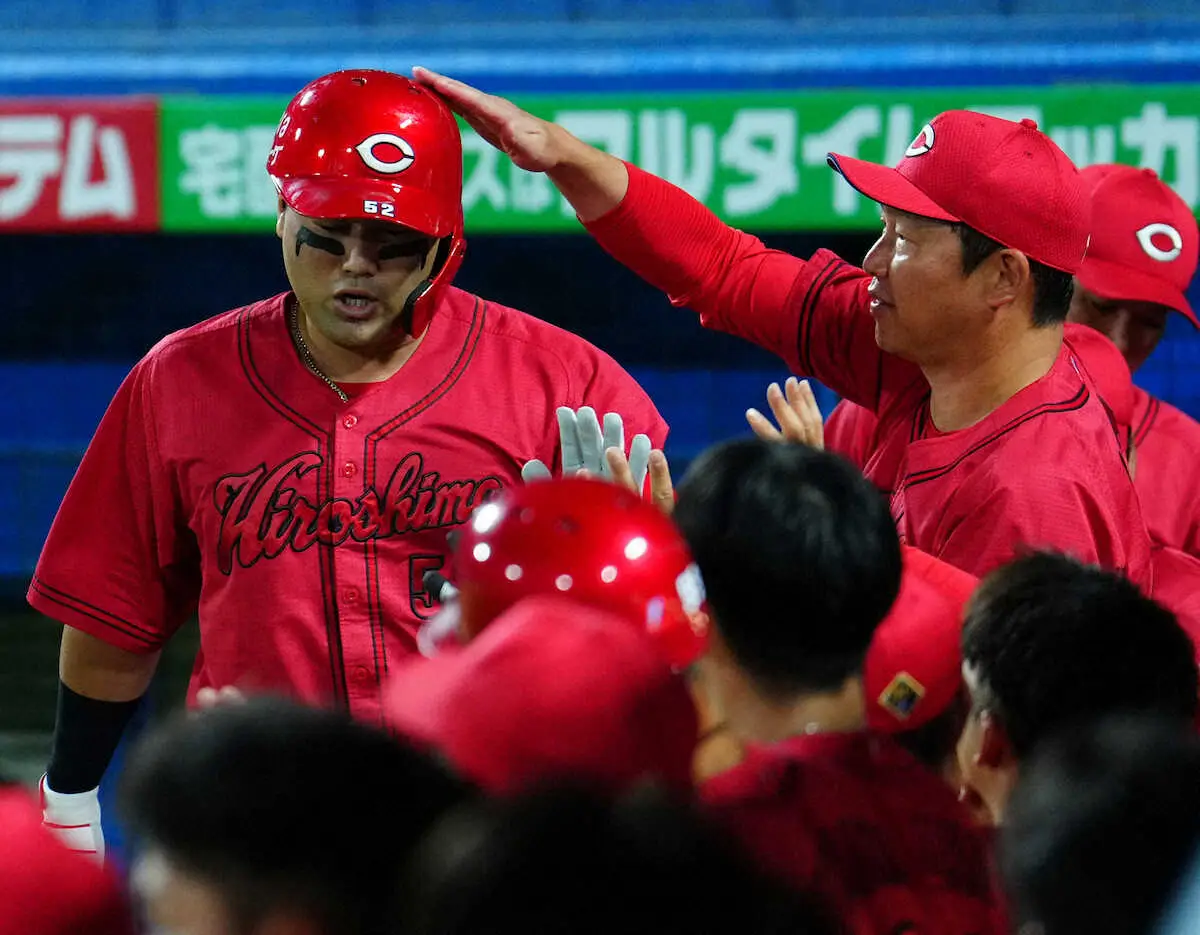 【画像・写真】広島再加速へ大砲復活!　新井監督の密着指導に応えた末包1試合2発「スッキリ打席に入れた」