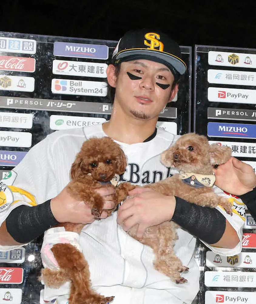 【画像・写真】ソフトバンク・牧原大　「ワンワンデー」愛犬に勇姿を示す決勝1号ソロ