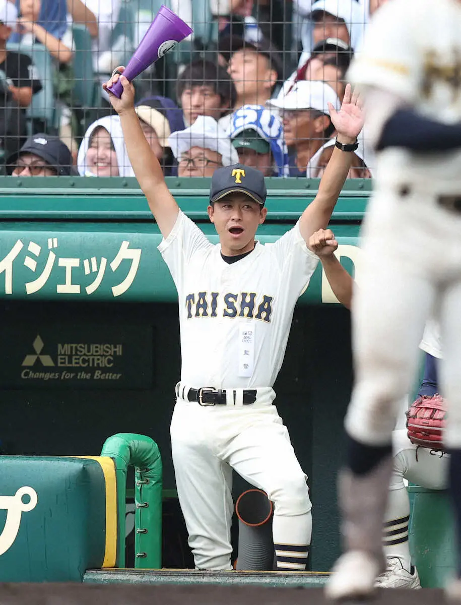 【画像・写真】【甲子園】大社　石原主将が1イニング2度の盗塁阻止！　勝ち越し許さない好プレーに石飛監督も万歳