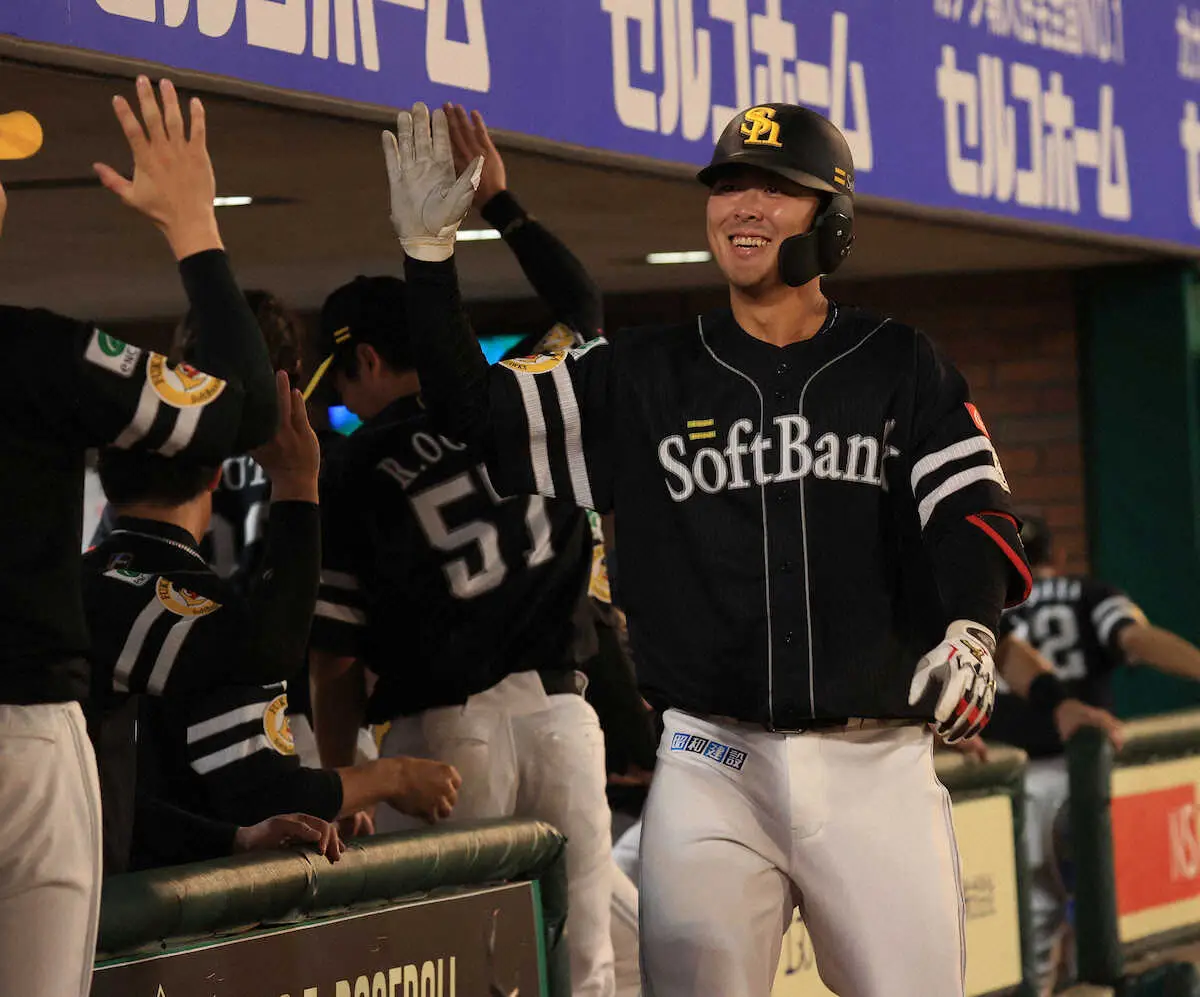 【画像・写真】ソフトバンク育成出身の石塚　プロ初安打からの初本塁打「取り組んできたことができた」