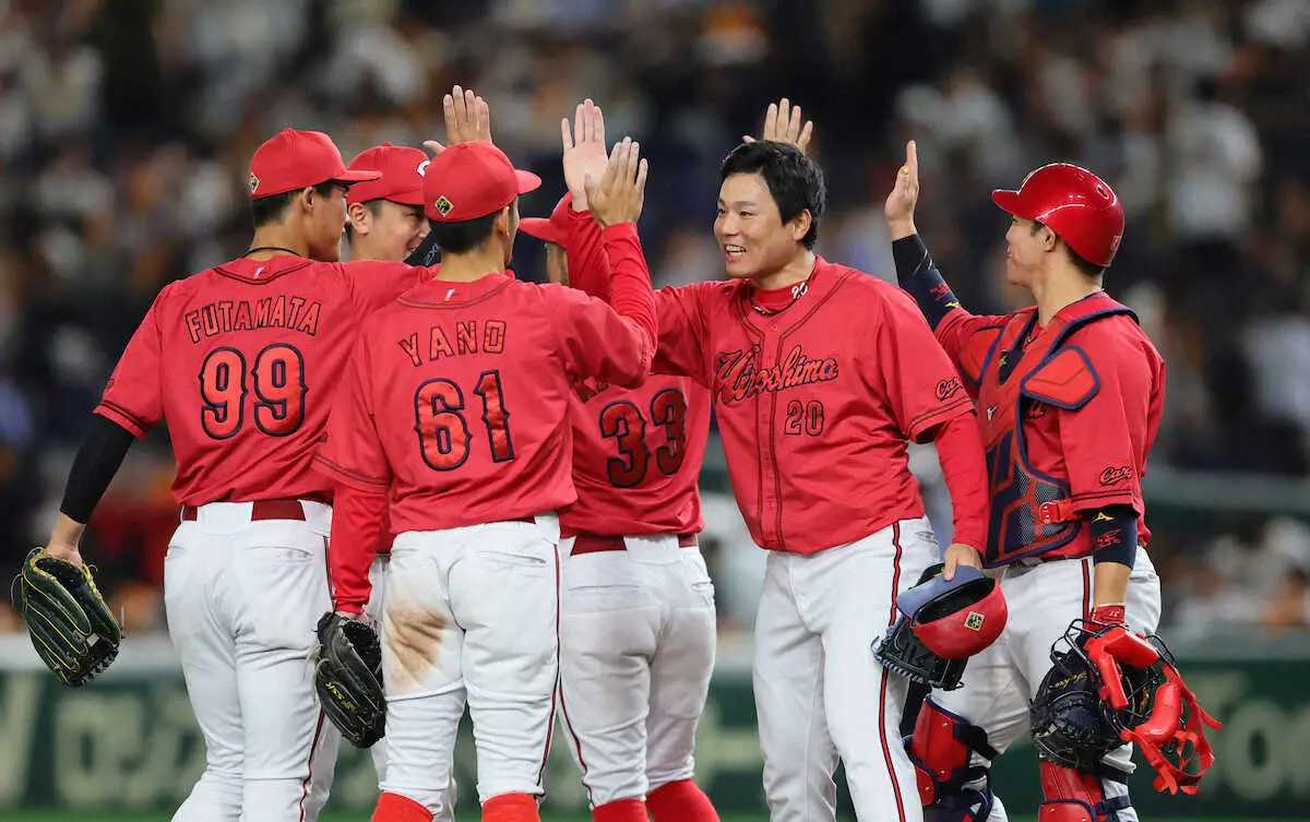 【画像・写真】広島・新井監督「みんなナイスピッチング」　救援5投手が無失点リレーで逆転呼ぶ