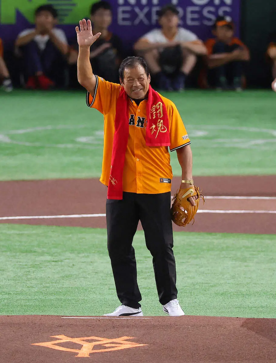 【画像・写真】藤波辰爾　巨人と猪木コラボイベントで2バウンド始球式「猪木さんにバカヤローって怒られる」