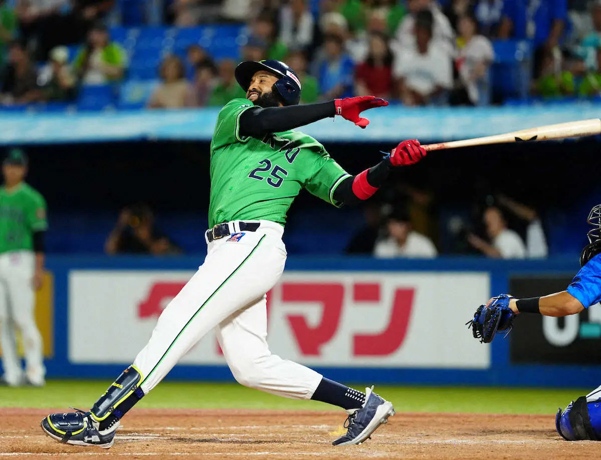 【画像・写真】ヤクルトの先制点を祝う花火？　実は神宮ではなく国立競技場で…　まさにベストタイミング