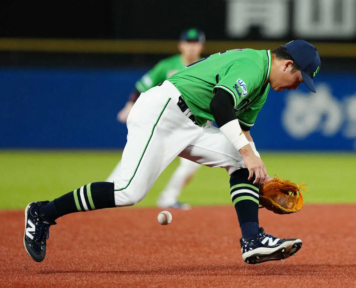 【画像・写真】ヤクルト・村上宗隆　2失策を吹き飛ばす23号2ラン「援護できて良かった」国立競技場の“花火”が予兆?