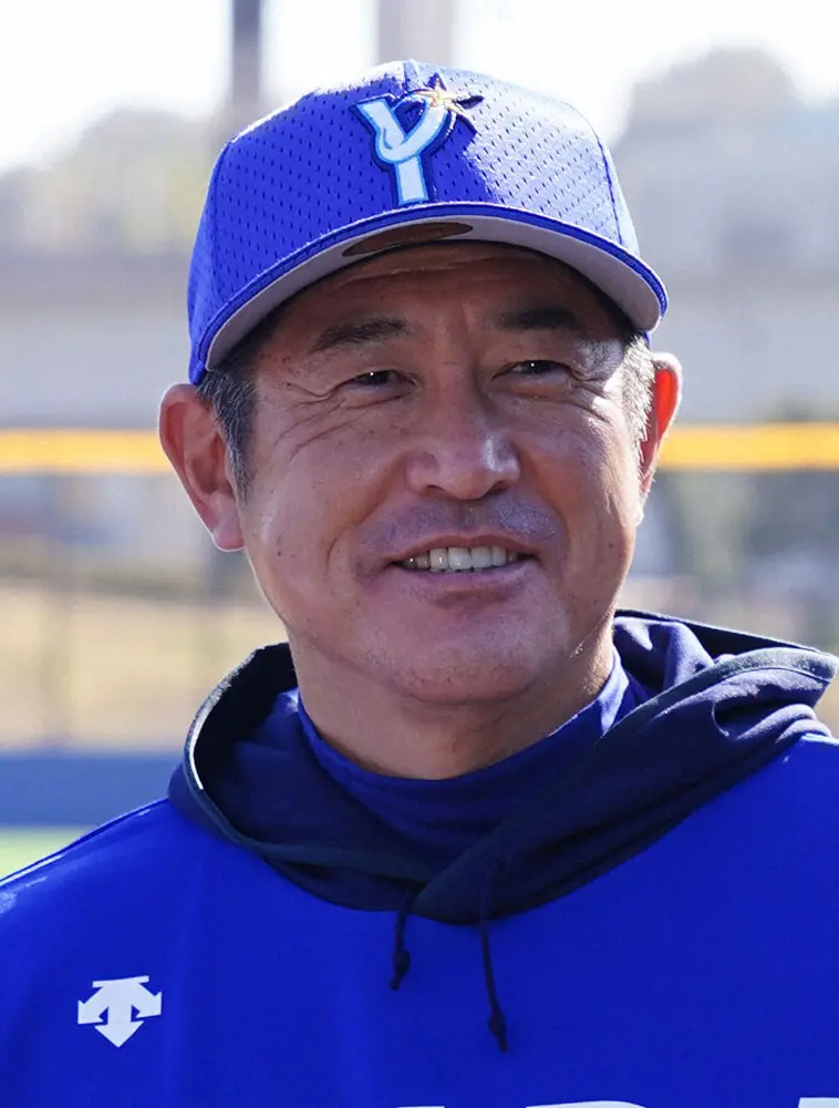 【画像・写真】DeNA　猛打爆発で石井琢朗コーチの誕生日をお祝い　記念のボールももらい「勝つのが最高のプレゼント」