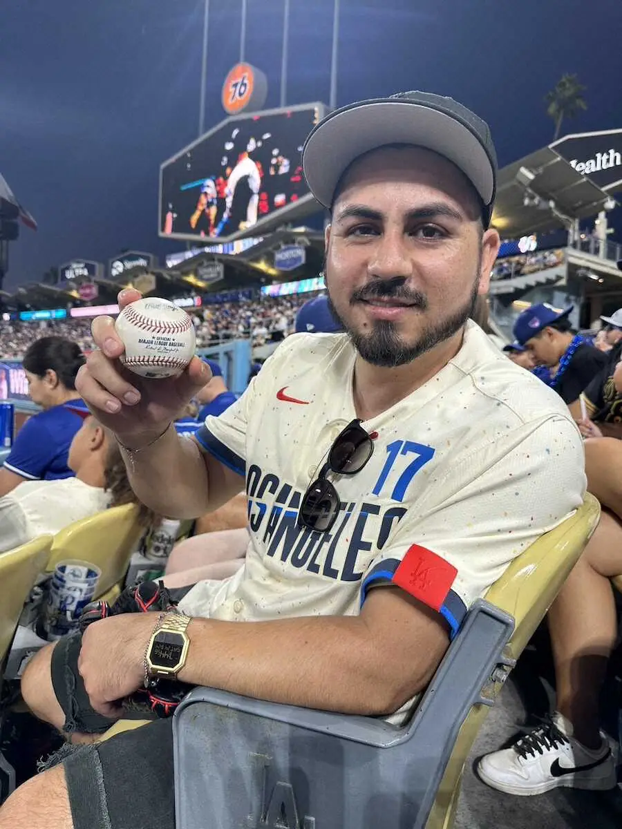 【画像・写真】ドジャース・大谷の41号ボールをゲットしファン大興奮！「大谷は世界でベストな選手」「自分で保管する」