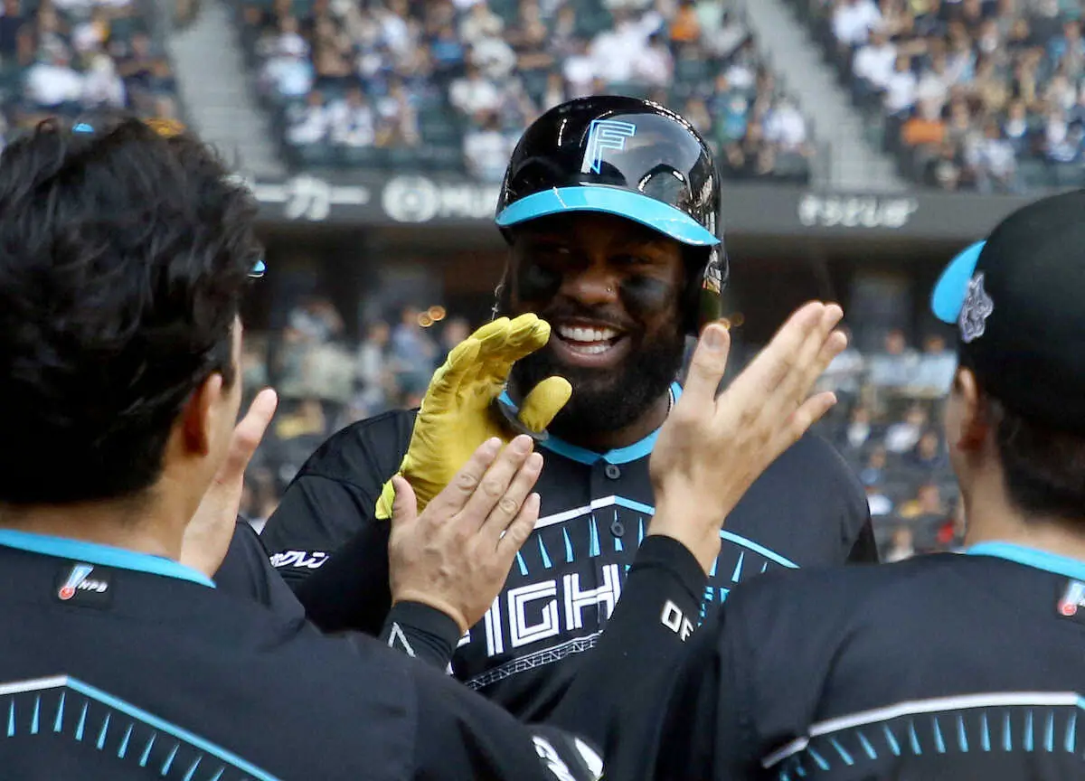 【画像・写真】日本ハム・新庄監督　仰天予告! 27日の楽天戦　レイエスが先発投手!?「彼はやります」