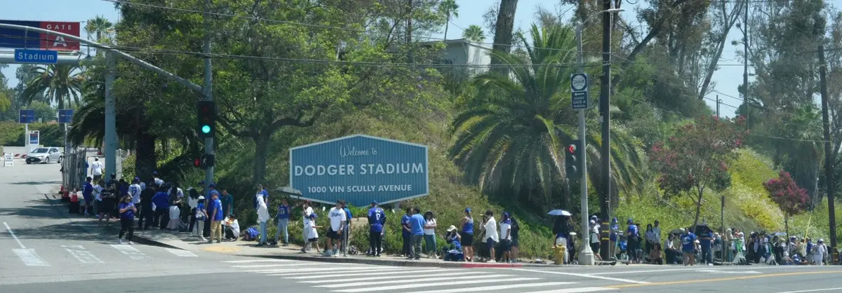 【画像・写真】大谷＆デコピンのボブルヘッド人形　配布試合で午前7時から長蛇の列「試合は午後7時10分開始」
