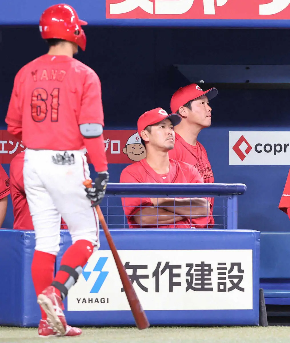 【画像・写真】広島・新井監督「どうってことない。今までと変わらずですね」　29日ぶりの首位陥落にも泰然自若