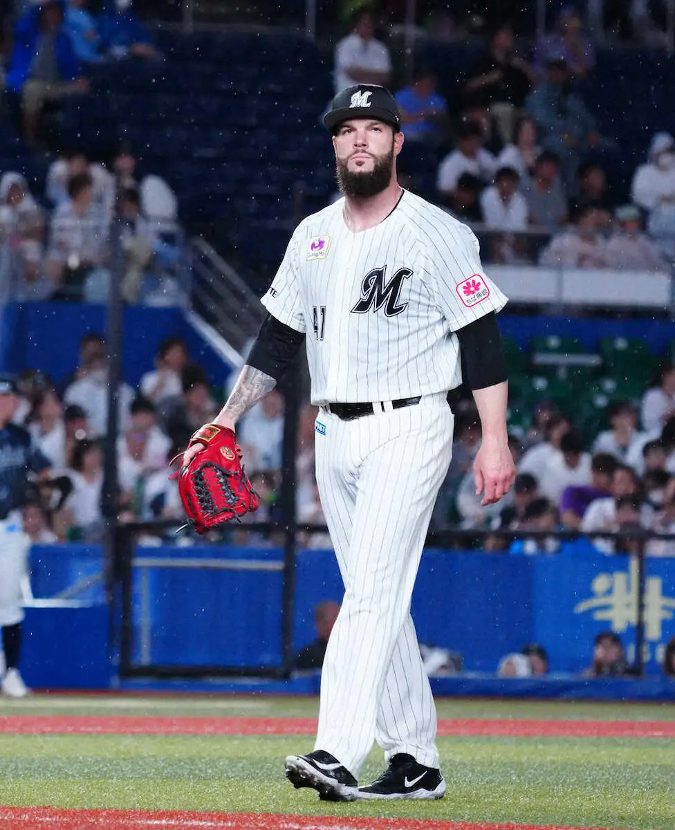 【画像・写真】【ロッテ・吉井監督と一問一答】高部の途中交代について「膝がまた調子悪くなったので…」