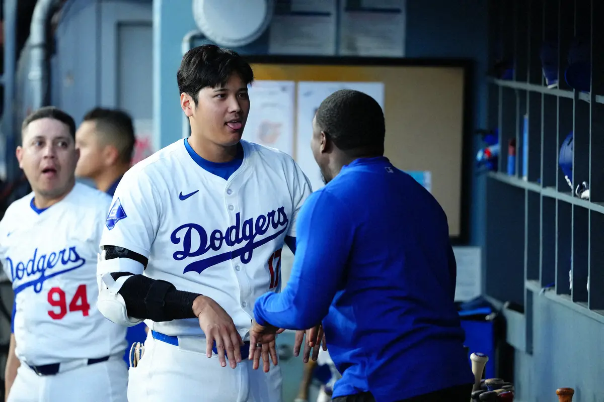 【画像・写真】デコピン始球式がド軍公式X今季最多更新「7億ドルの契約にデコイは含まれていない。彼に別の契約が必要」