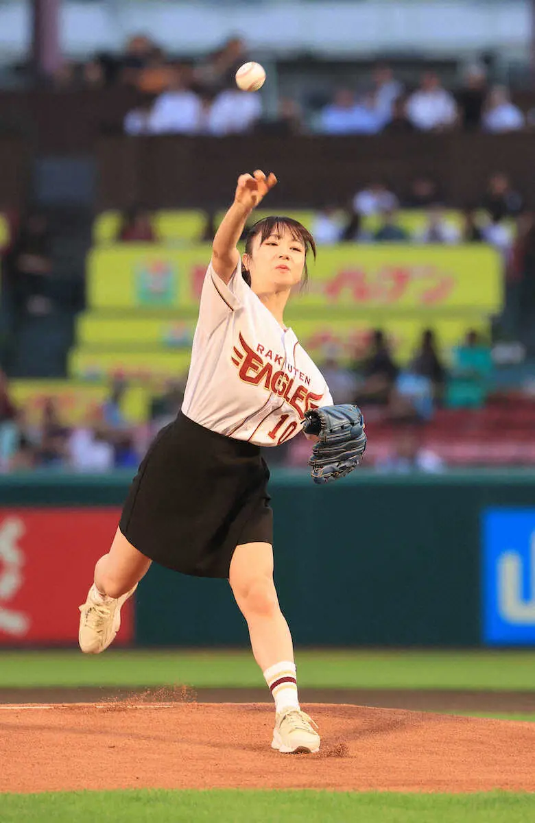 【画像・写真】モーニング娘。’24の石田亜佑美「緊張なのか不思議な感覚」セレモニアルピッチで「悔しい」ワンバン