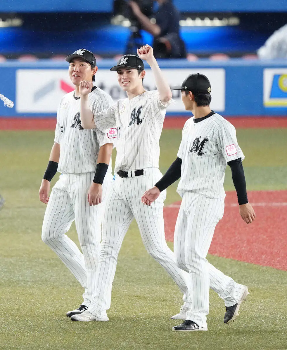 【画像・写真】ロッテ・佐々木朗希「ドラ1トリオ」で爆笑お立ち台「藤原さんに配球教わった」安田には「勘違いしないで」