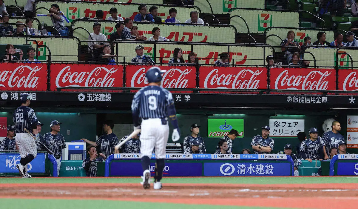 【画像・写真】＜西・日＞敗れた西武ベンチ（撮影・藤山　由理）　