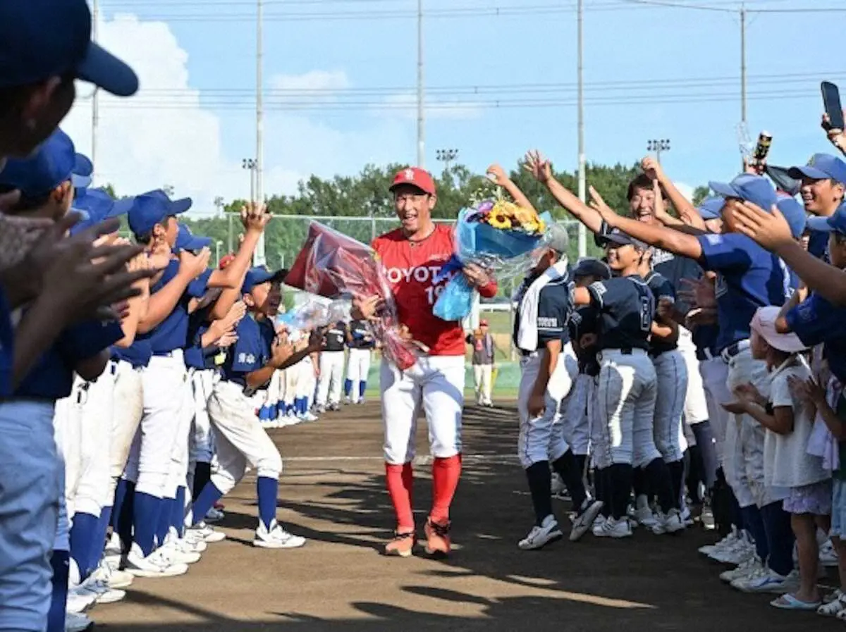 【画像・写真】トヨタ自動車・佐竹が引退セレモニー　社会人野球では異例のファン500人集結、華やかな門出