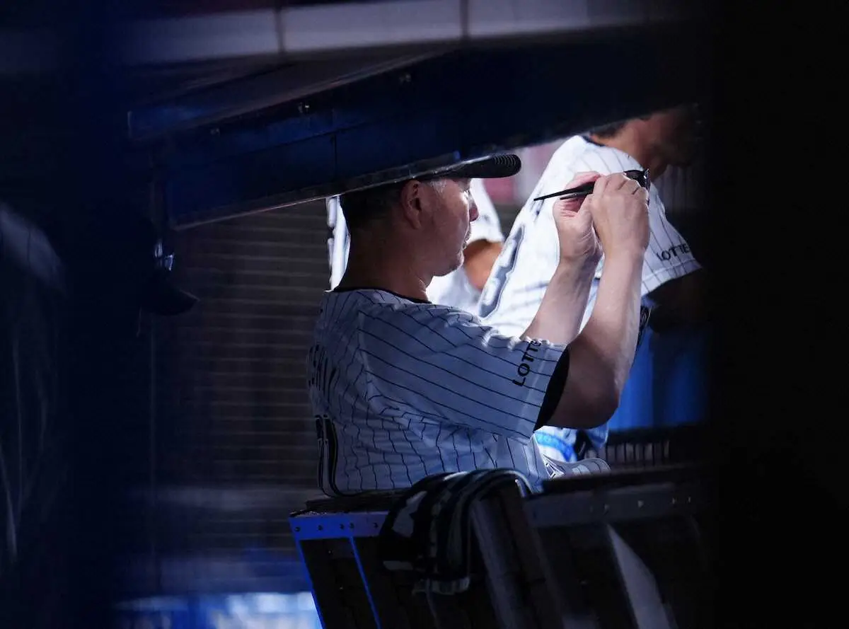 【画像・写真】ロッテ　メルセデス援護できず逆転負け…吉井監督“謝罪”「打順の並べ方が下手なのかな」