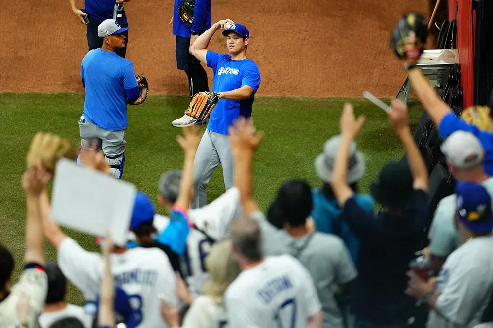 【画像・写真】大谷翔平が“初投球”右肘手術後、初めて捕手座らせブルペン入り　148キロ計測　敵地ファン大歓声
