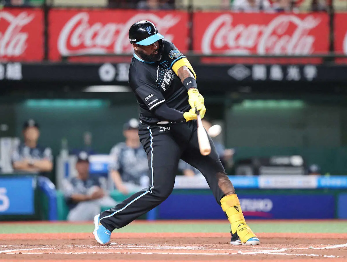 【画像・写真】ひちょりコーチの球団記録に王手！日本ハム・レイエスが17号ソロ「まじすげぇな」「神助っ人」