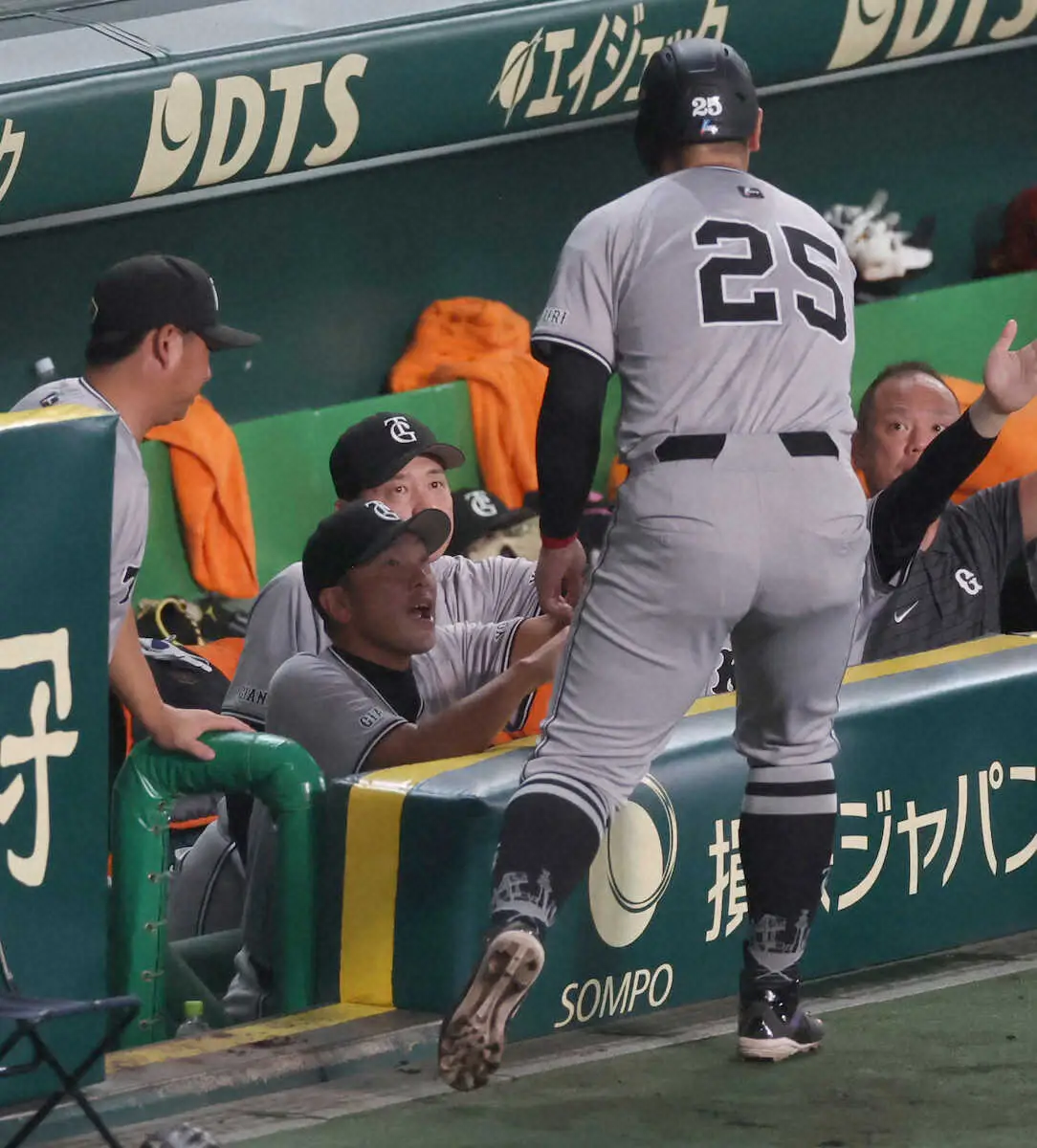 【画像・写真】巨人、鯉に離されん！降雨コールド勝ち　菅野自責0で13勝目　ミス続きの門脇が50日ぶり打点でV打